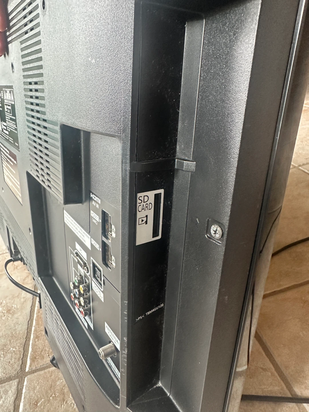 Panasonic VIERA TC-L32C3 LCD TV - photo 5