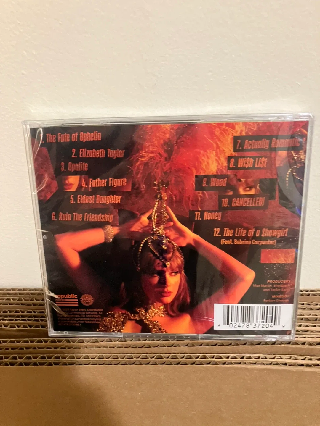 Taylor Swift- The Life of a Showgirl image indicator(2)