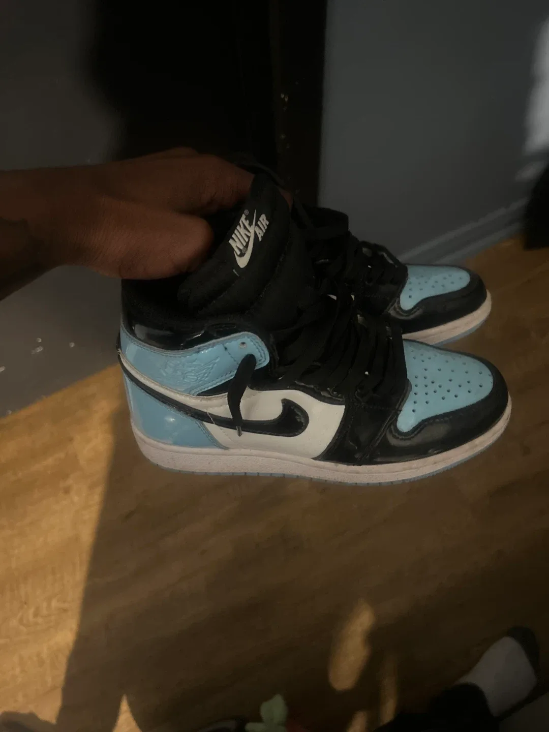 Air Jordan 1 Retro High Black/University Blue image indicator(2)
