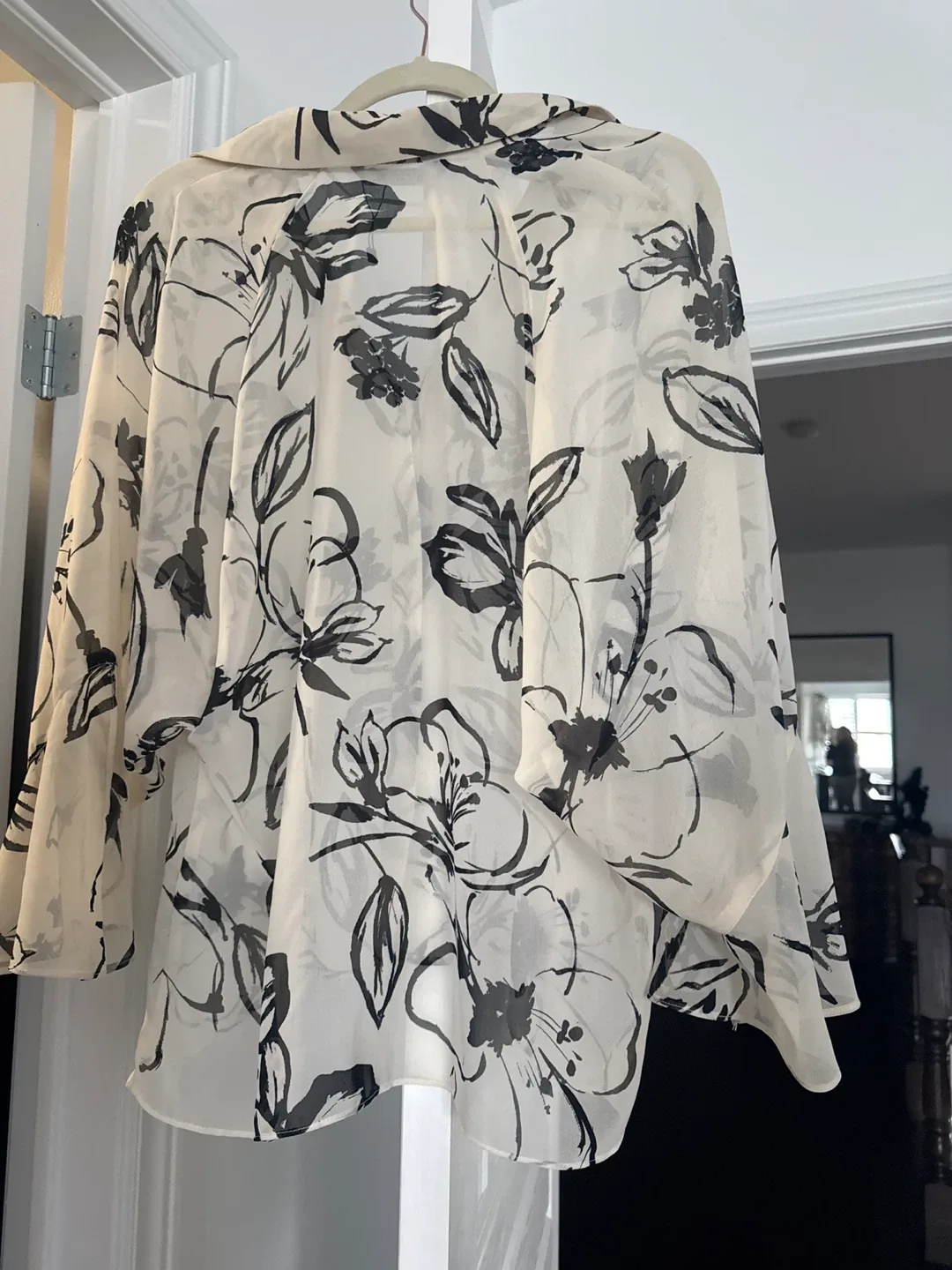 Zara Floral Print Blouse - Size M image indicator(2)
