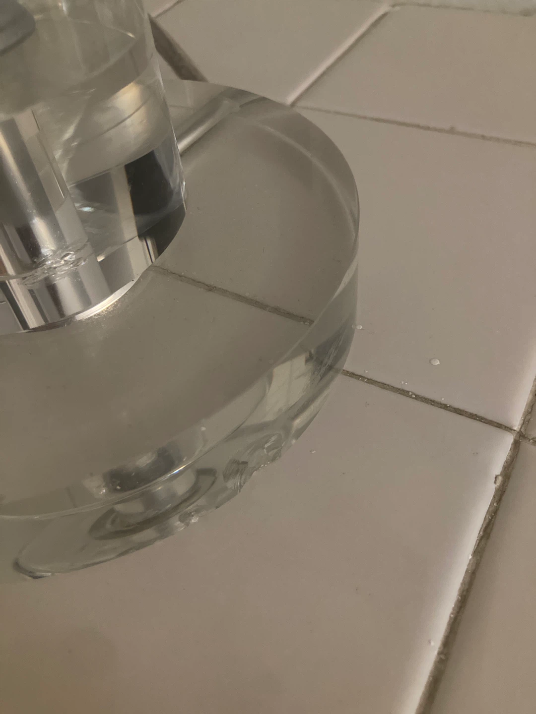 Table Lamp with Clear Base - photo 3