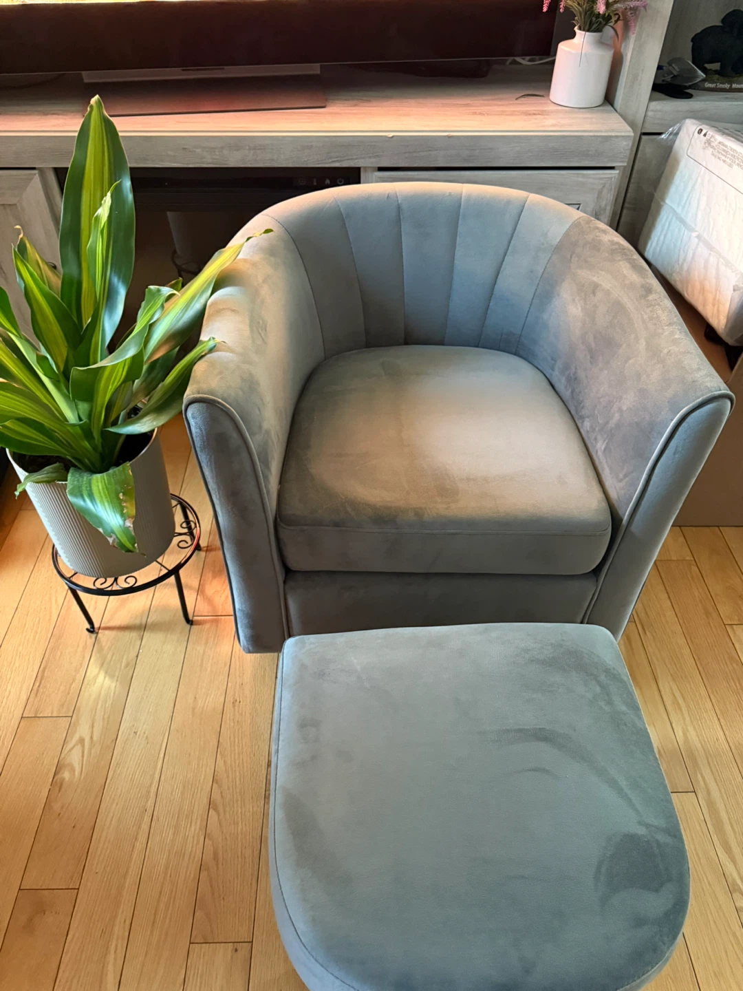 Gray Swivel Barrel Accent Chair with Ottoman - photo 5