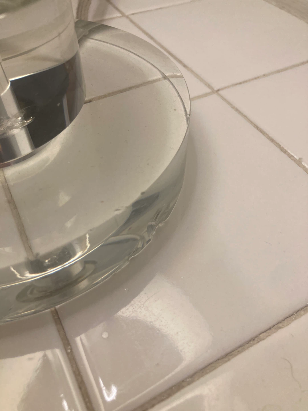 Table Lamp with Clear Base - photo 5