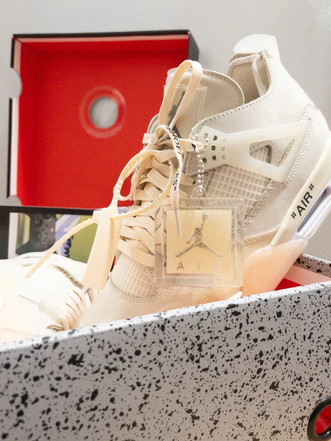 Nike Air Jordan 4 Retro SP Off-White Size 11.5 image indicator(3)