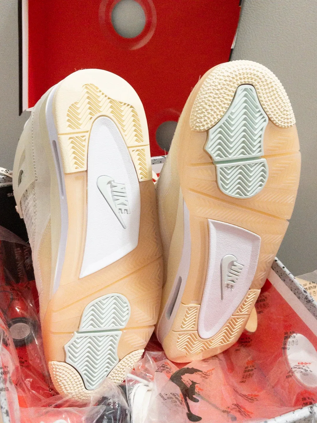 Nike Air Jordan 4 Retro SP Off-White Size 11.5 image indicator(5)