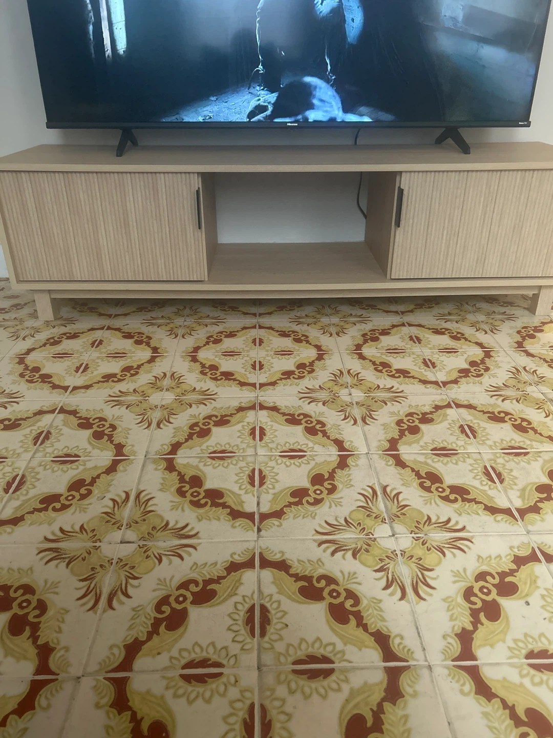 58" 2-Door TV Stand with Reeded Fronts - Coastal Oak