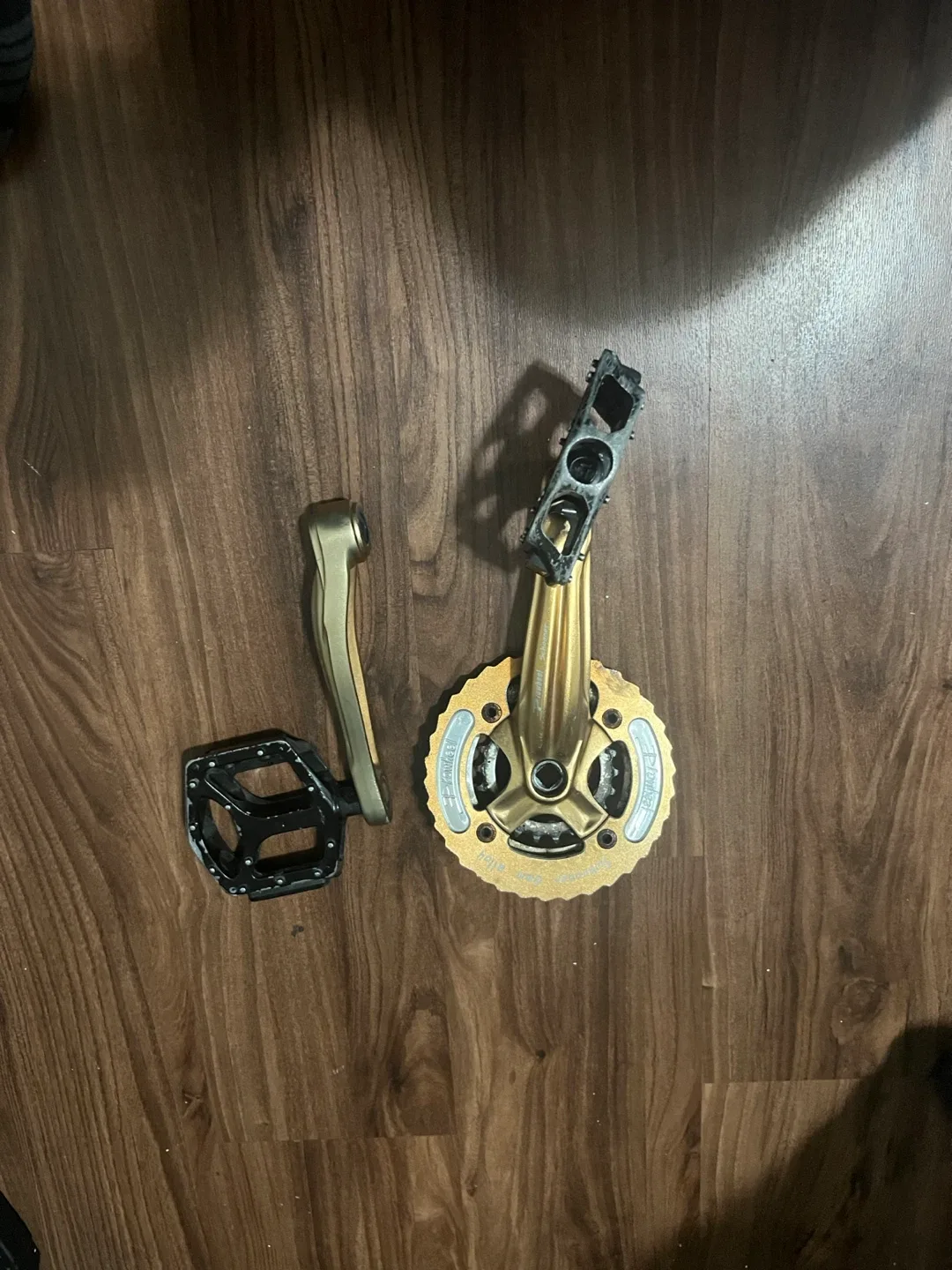 Bike Crankset & Pedals - Gold Tone image indicator(2)