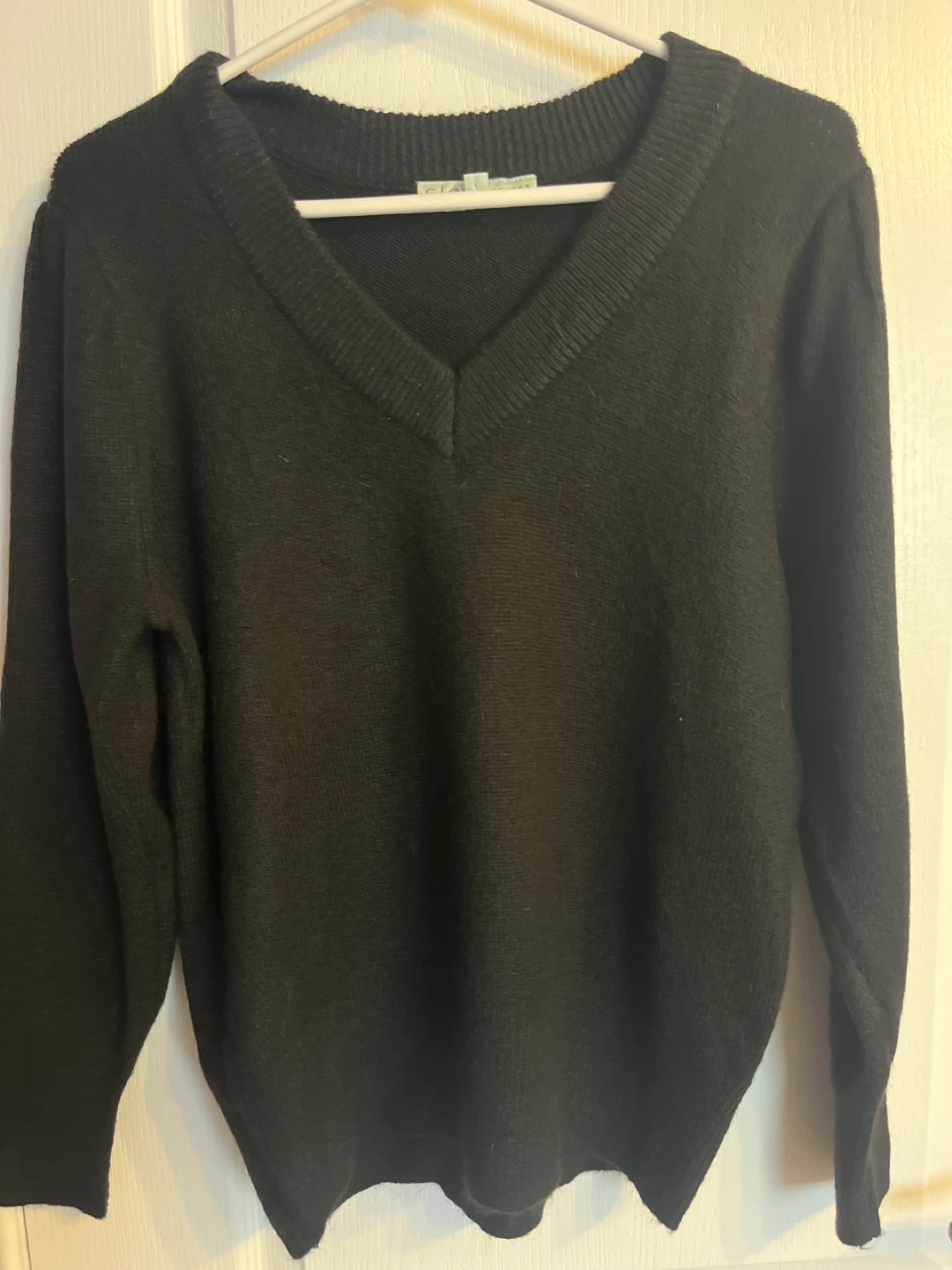 Cleo Petites Black V-Neck Sweater - Size M