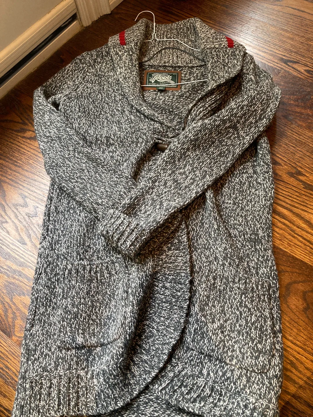 Roots cabin sweater image indicator(2)