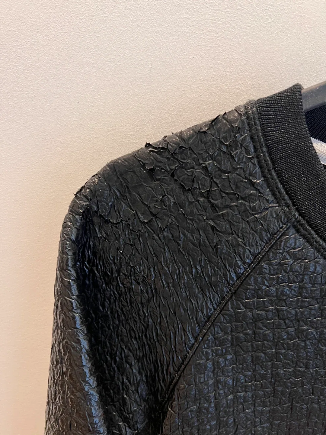 Theory 38 Black Textured Sweatshirt - Size P/TP image indicator(4)