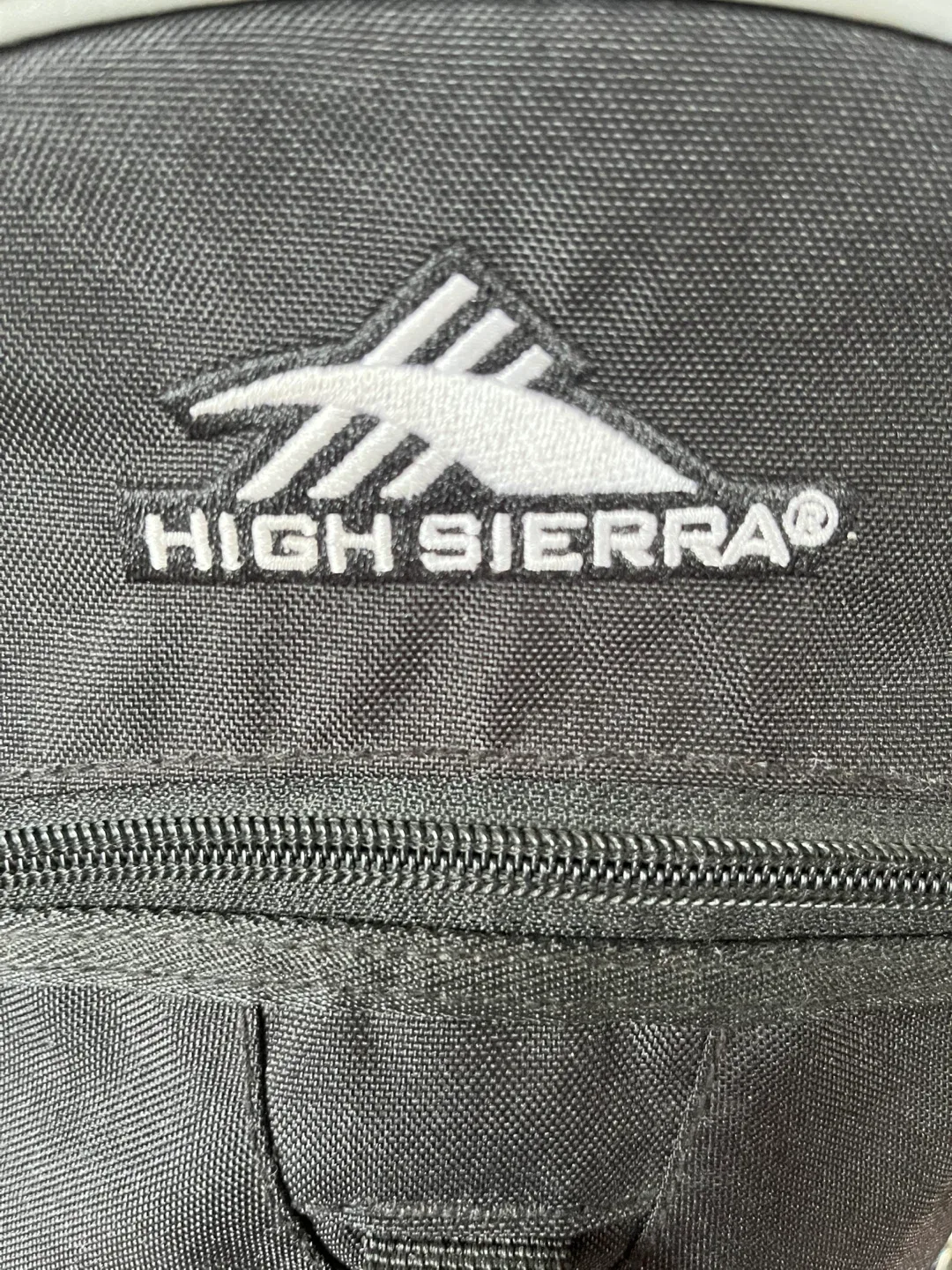 High Sierra Freewheel Wheeled Backpack image indicator(3)