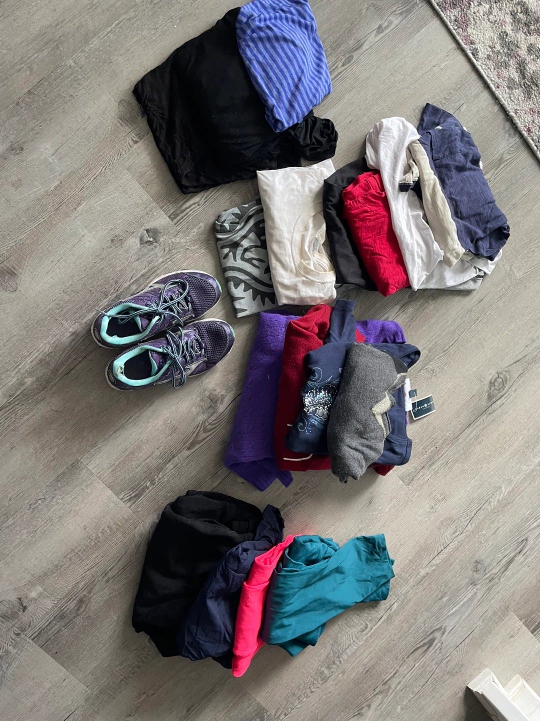 Bag of women’s small/medium clothing (used)