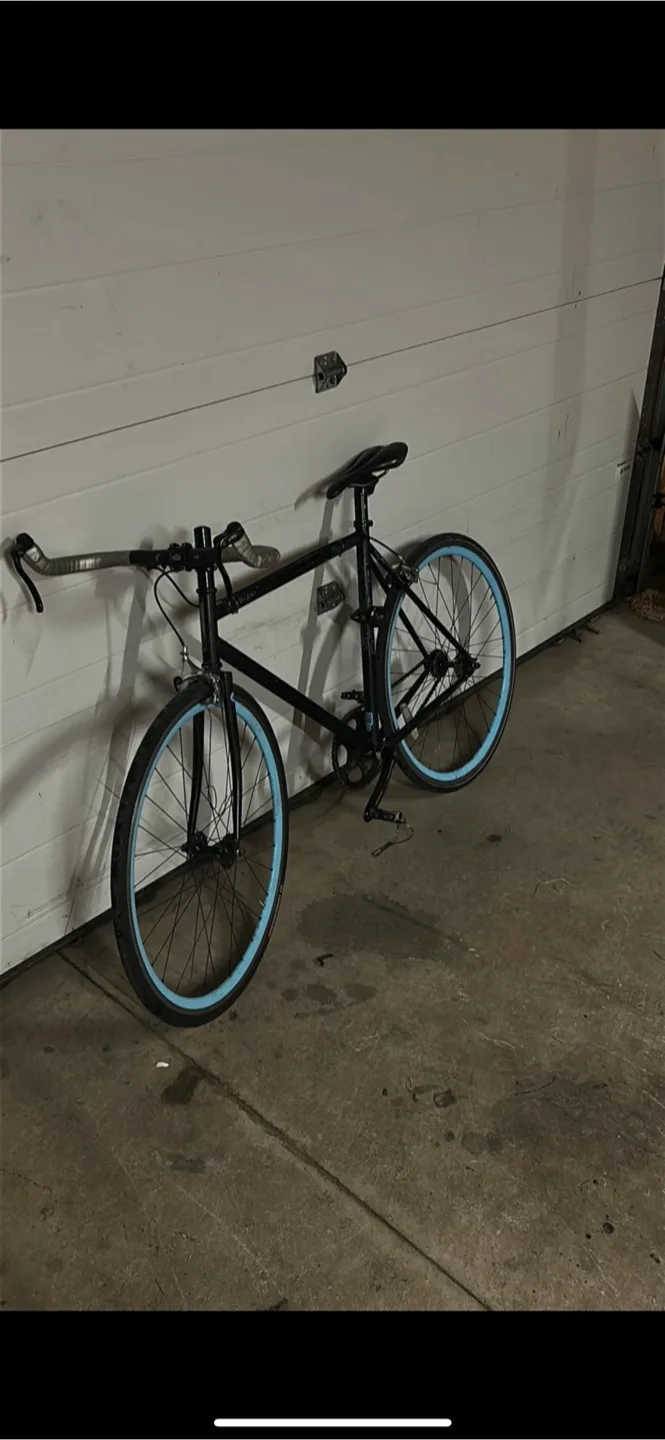 Fixed Gear Bike - Black & Blue image indicator(2)