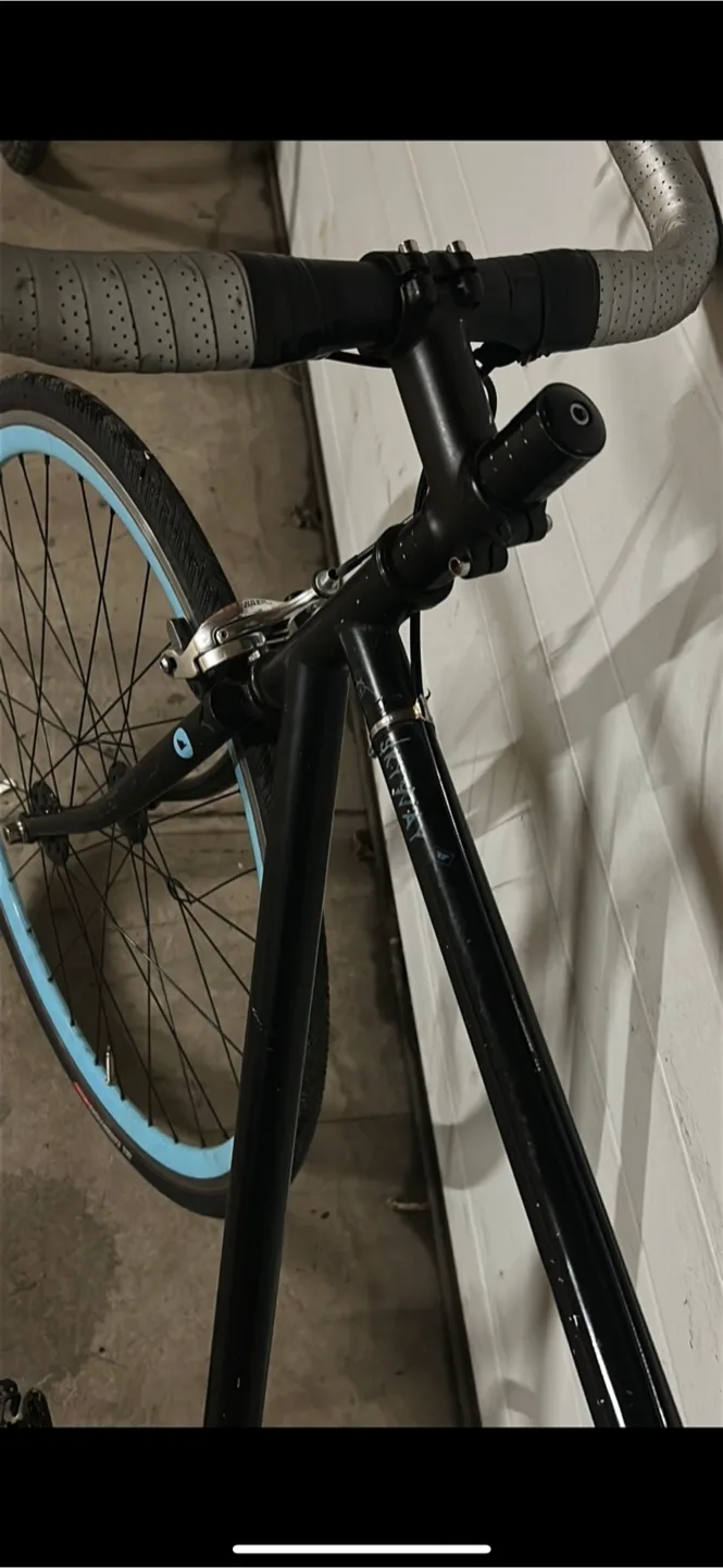 Fixed Gear Bike - Black & Blue image indicator(4)