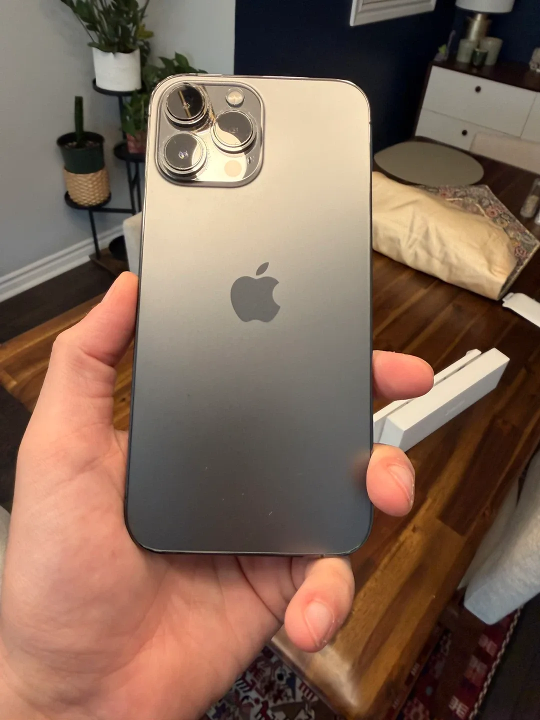 iPhone 13 Pro Max -256 Excellent Condition image indicator(4)