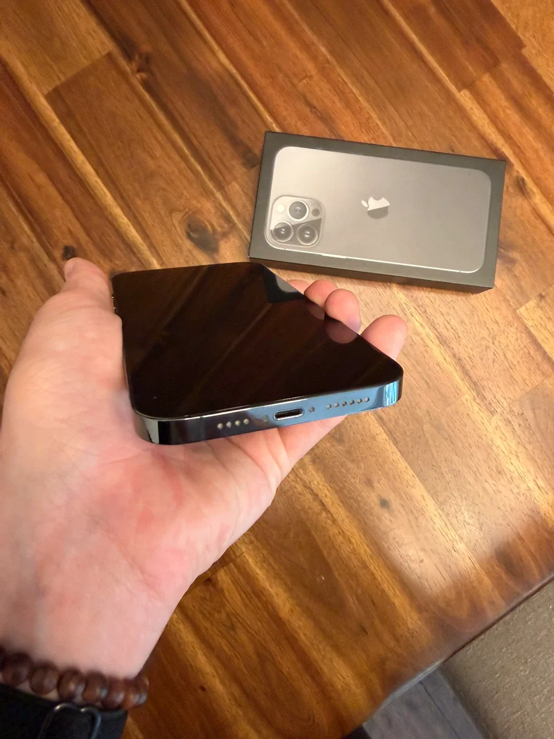 iPhone 13 Pro Max -256 Excellent Condition image indicator(7)