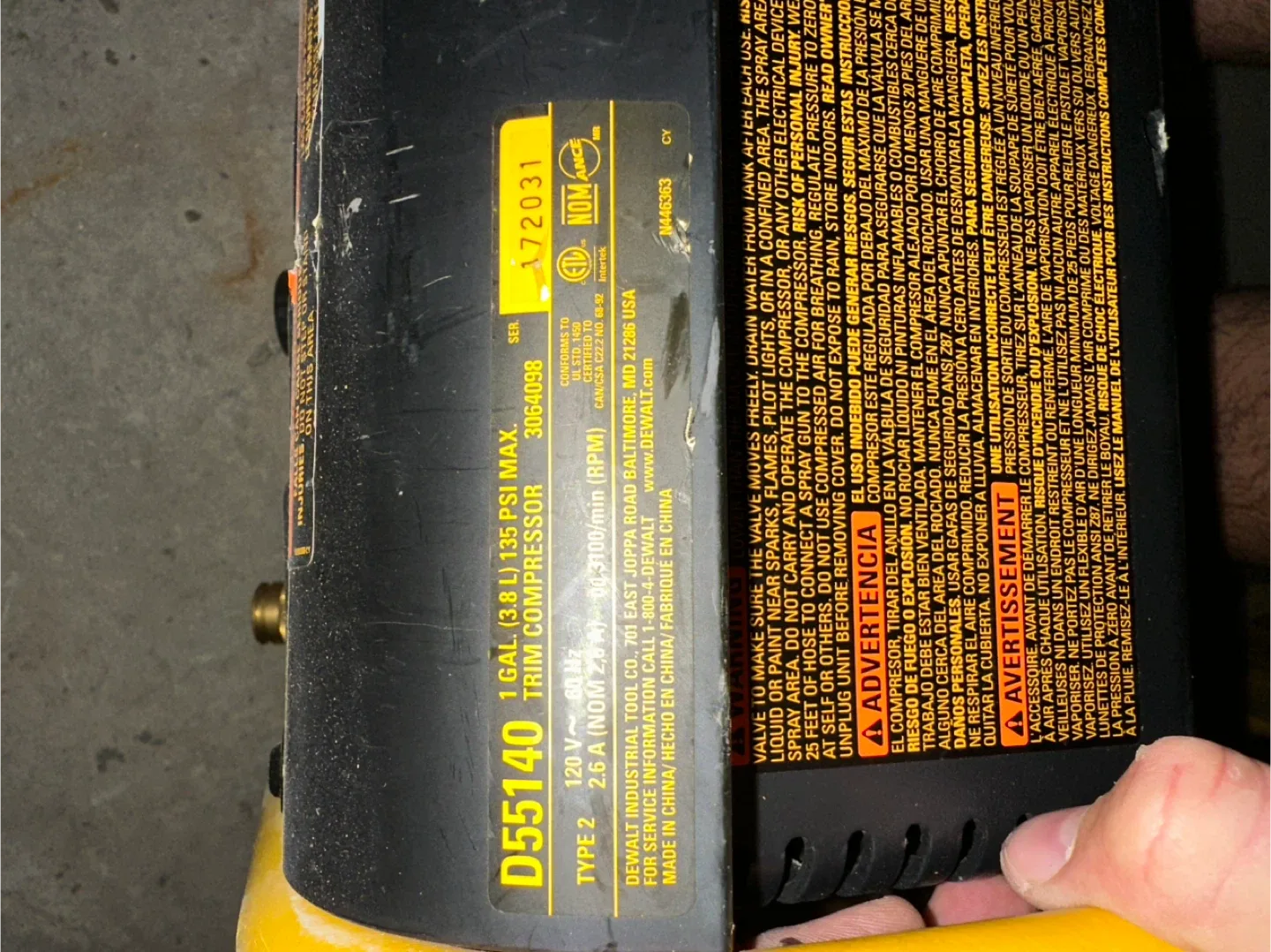 DeWalt D55140 Trim Compressor - 1 Gallon image indicator(2)