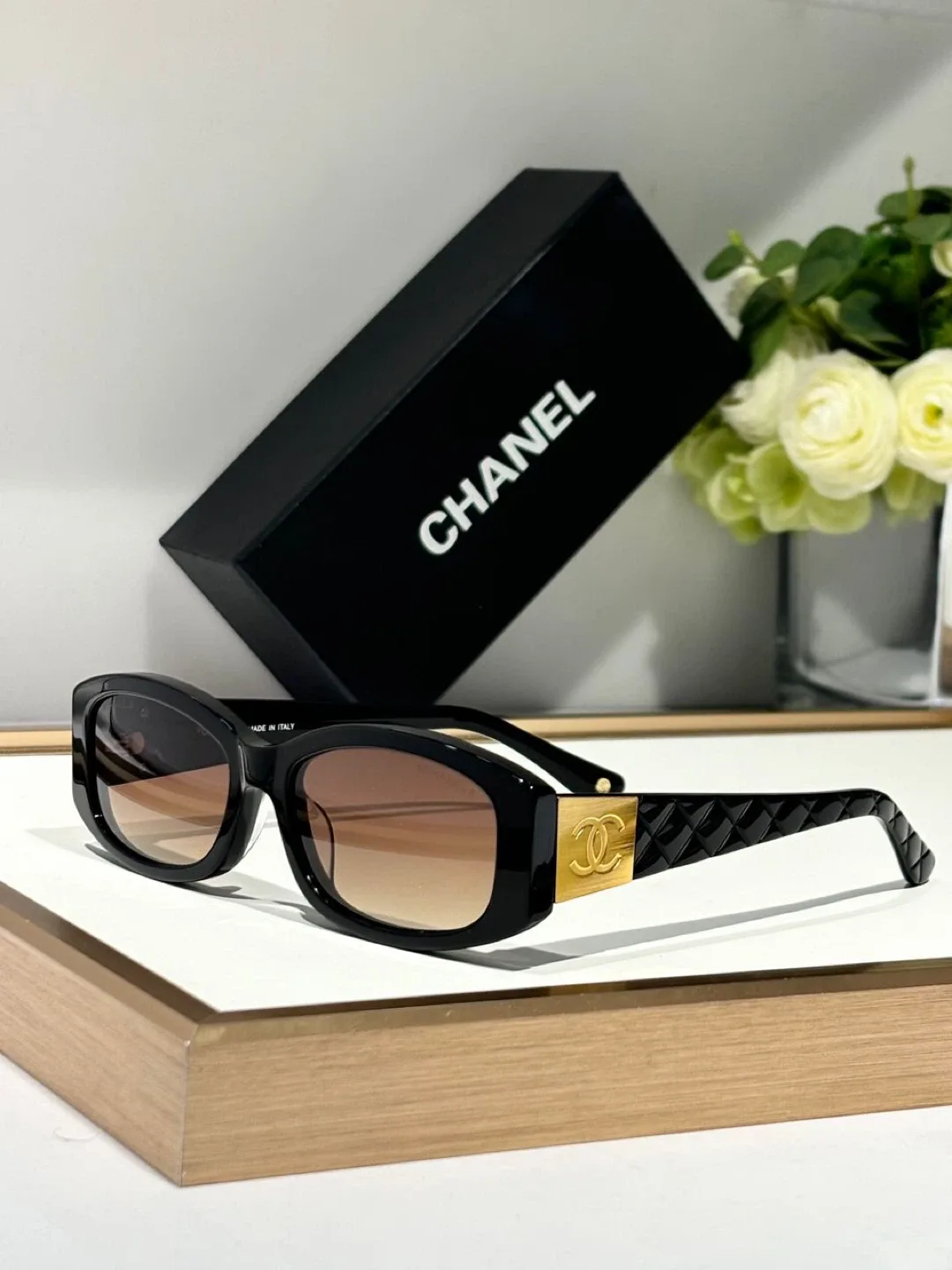 FRED Lunettes & Chanel Sunglasses image indicator(2)