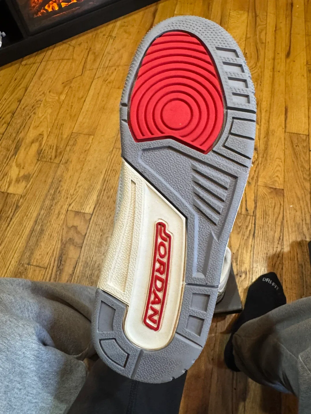 Air Jordan 3 Retro GS Summit White/Fire Red Size 6.5Y image indicator(5)