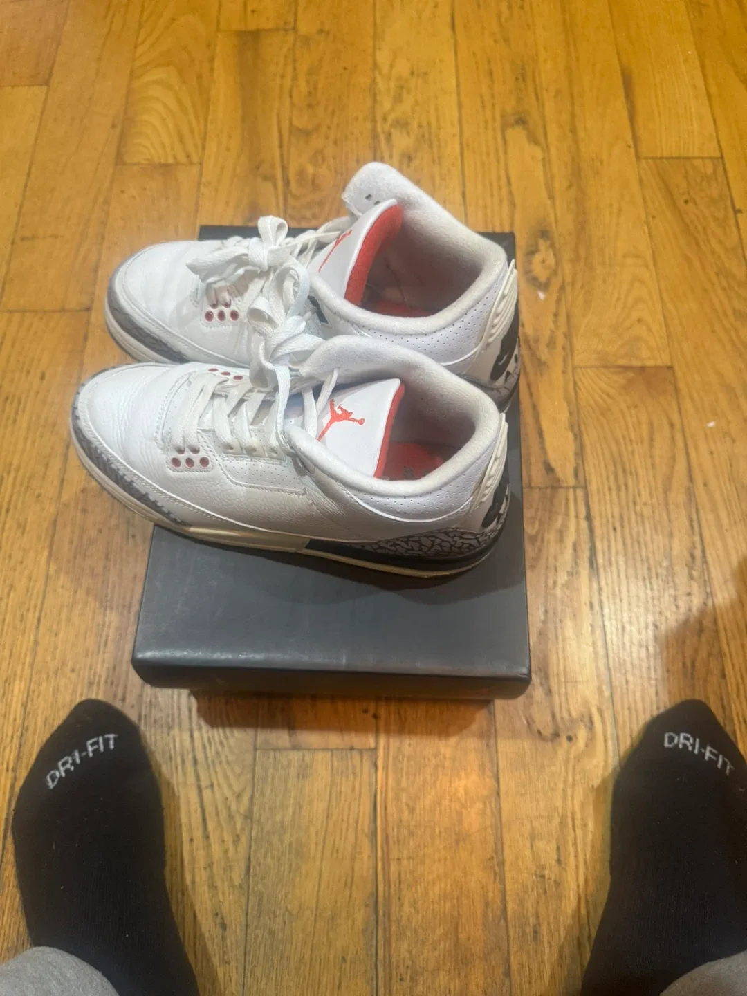 Air Jordan 3 Retro GS Summit White/Fire Red Size 6.5Y image indicator(7)