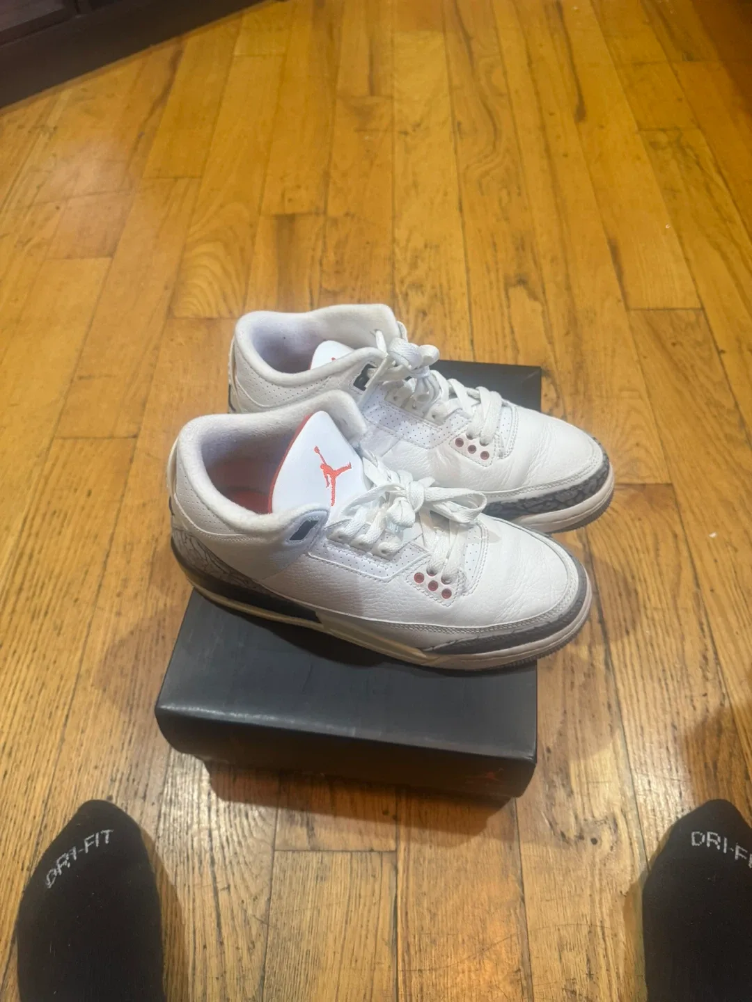 Air Jordan 3 Retro GS Summit White/Fire Red Size 6.5Y image indicator(9)