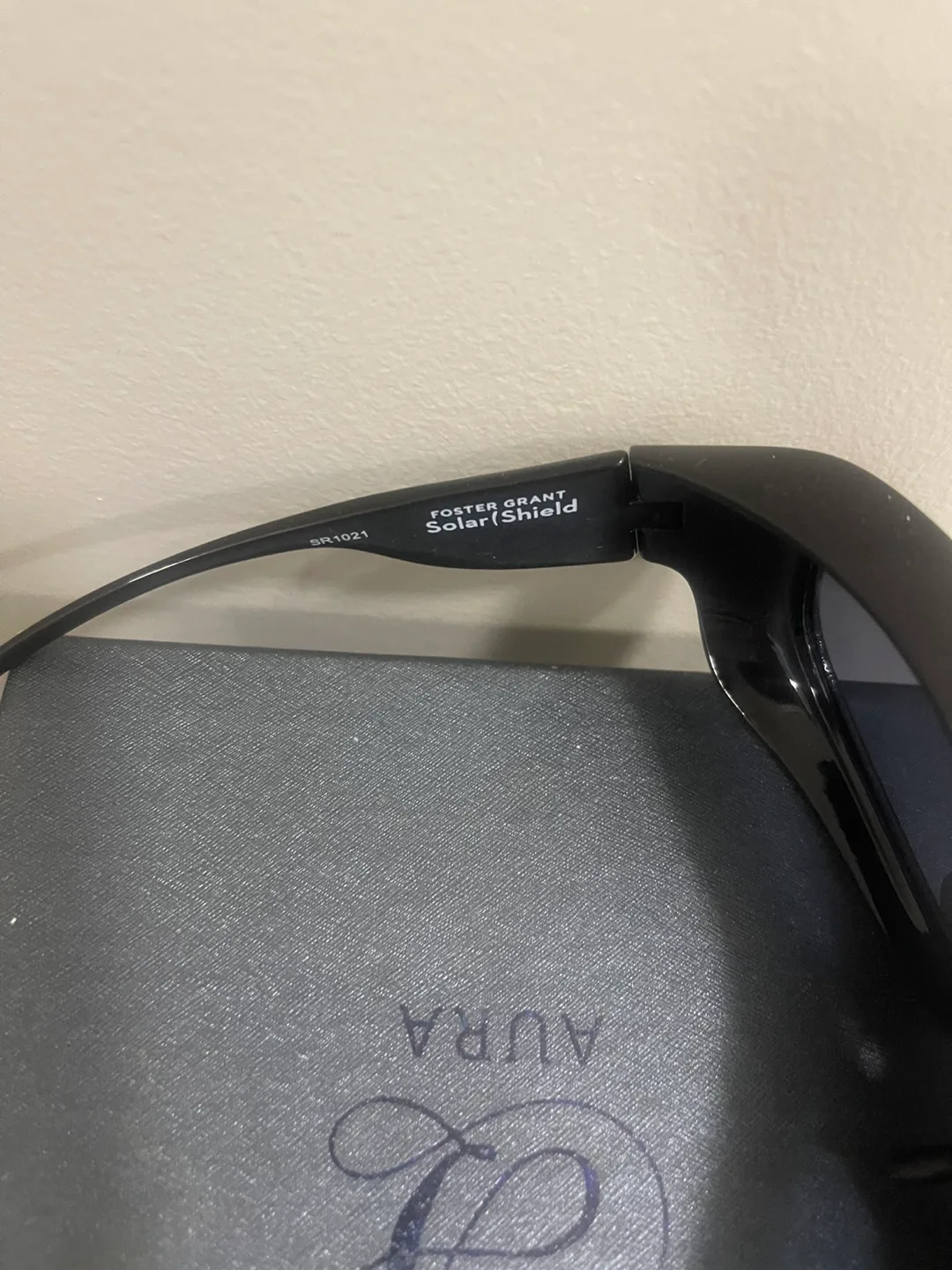 2 PAIRS - FOSTER GRANT CHIC Sunglasses, Black image indicator(5)