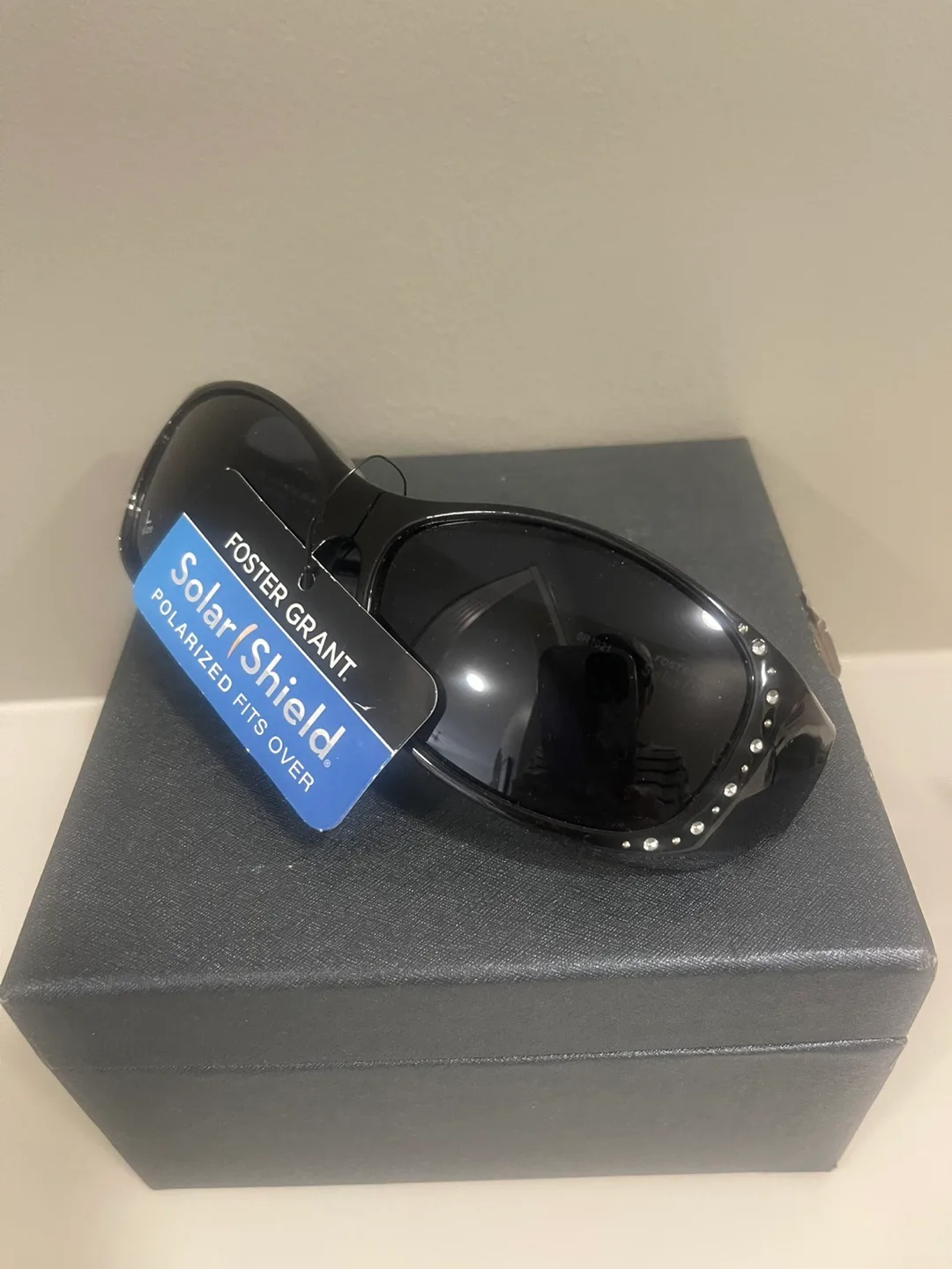 2 PAIRS - FOSTER GRANT CHIC Sunglasses, Black image indicator(2)