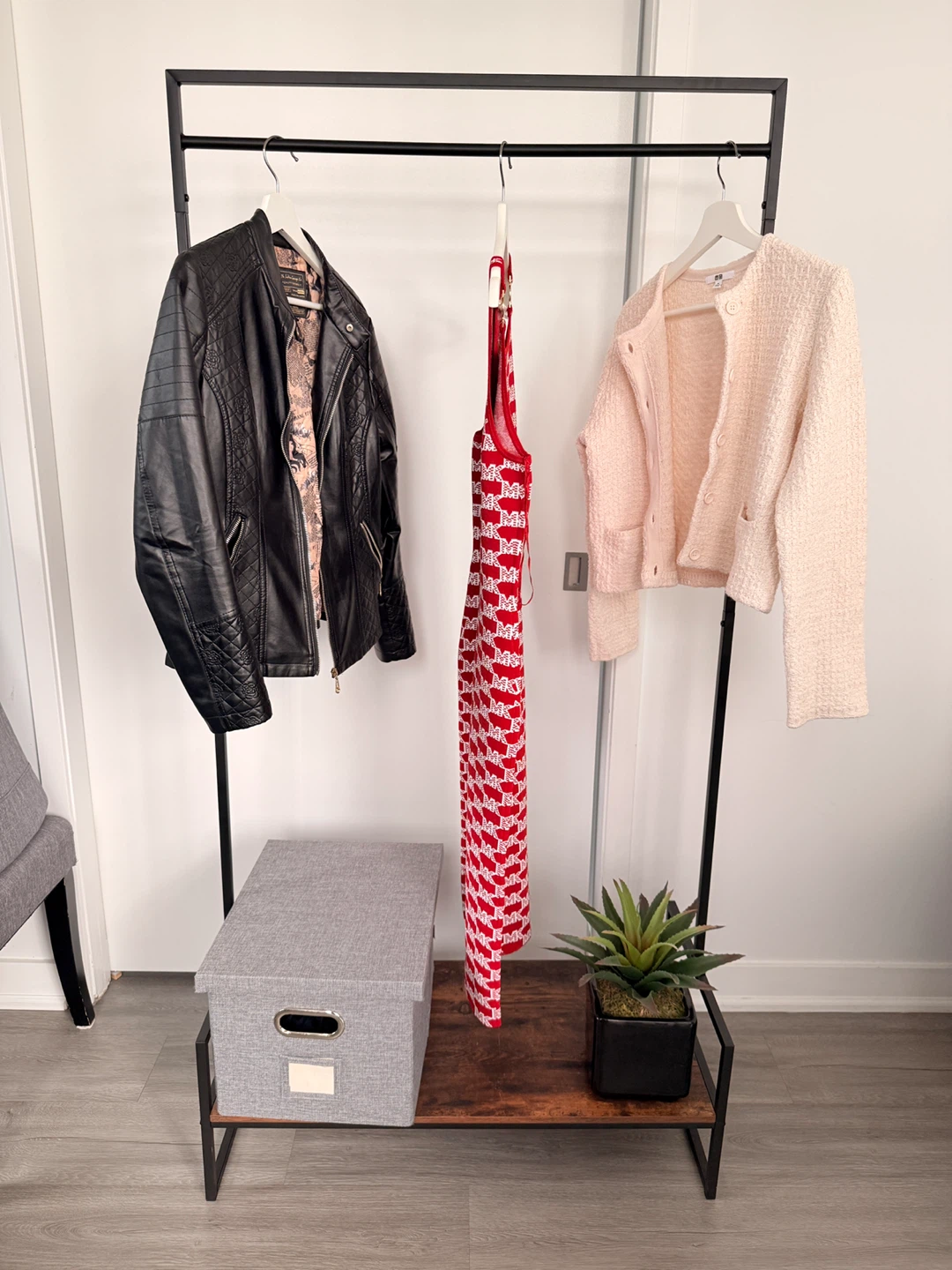 Clothes/ Garment Rack - photo 2