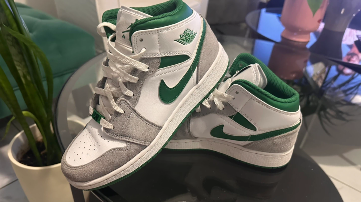 Nike Air Jordan 1 Mid SE "Lucky Green" Men's Shoes
