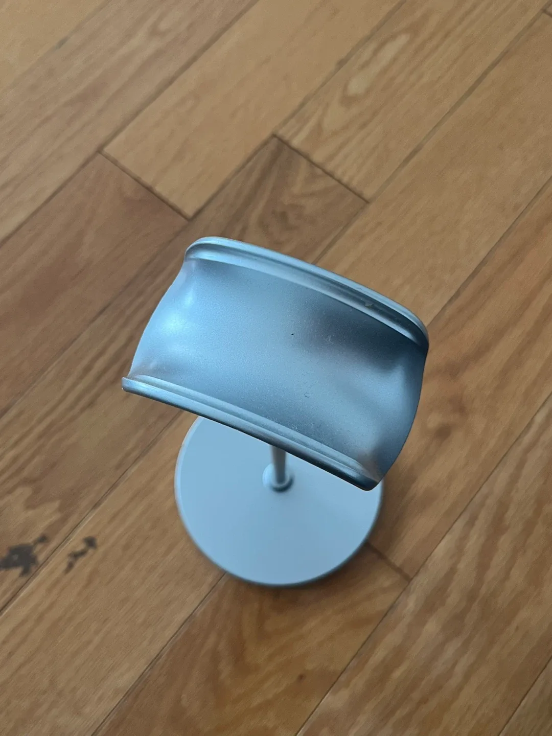 AirPod Max Stand - Silver image indicator(2)