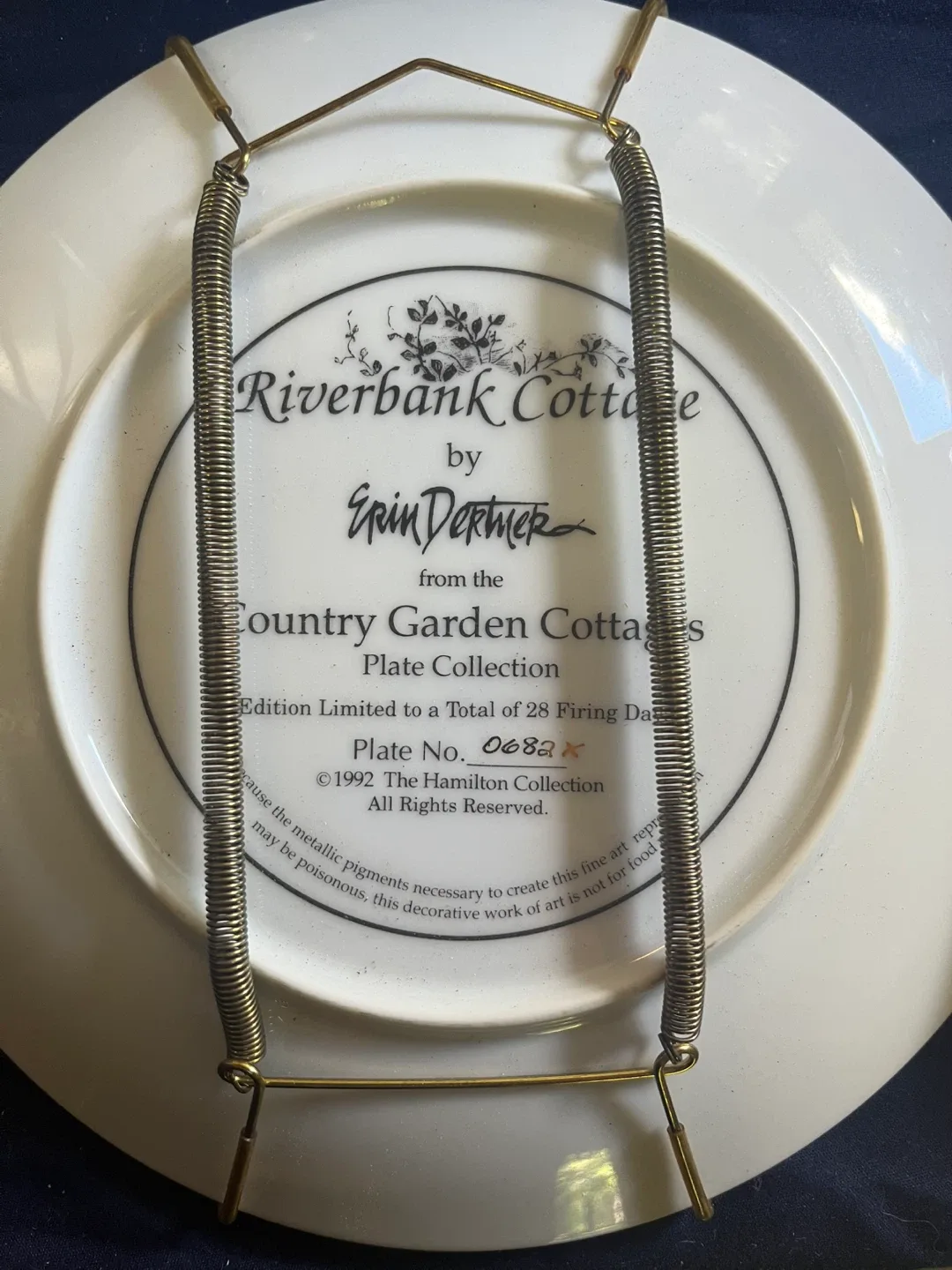 Riverbank Cottage & Garden Paths of Oxfordshire Plate image indicator(2)