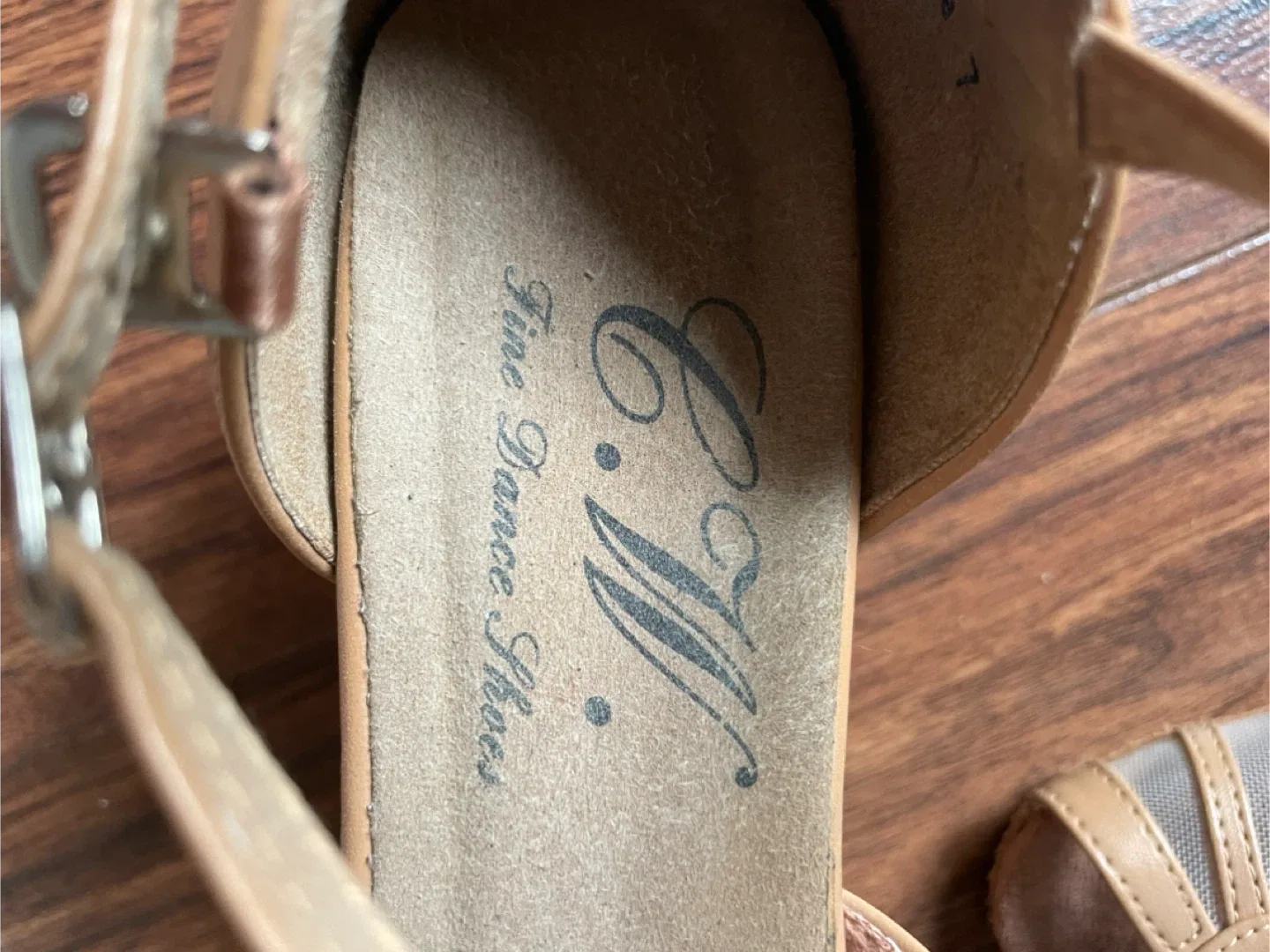 WM Dance Shoes - US Size 7 image indicator(8)