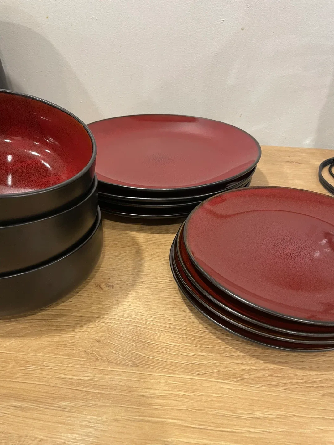 12 pieces Red & Black Dinnerware Set image indicator(2)