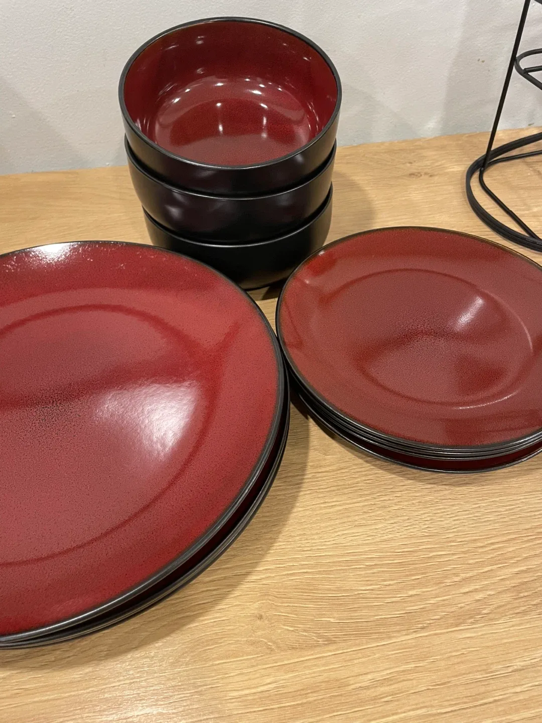 12 pieces Red & Black Dinnerware Set image indicator(5)