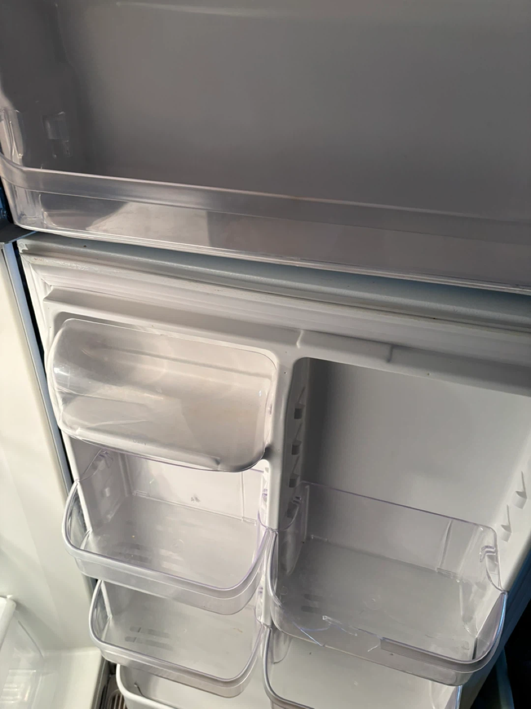 White Top Freezer Refrigerator - photo 4
