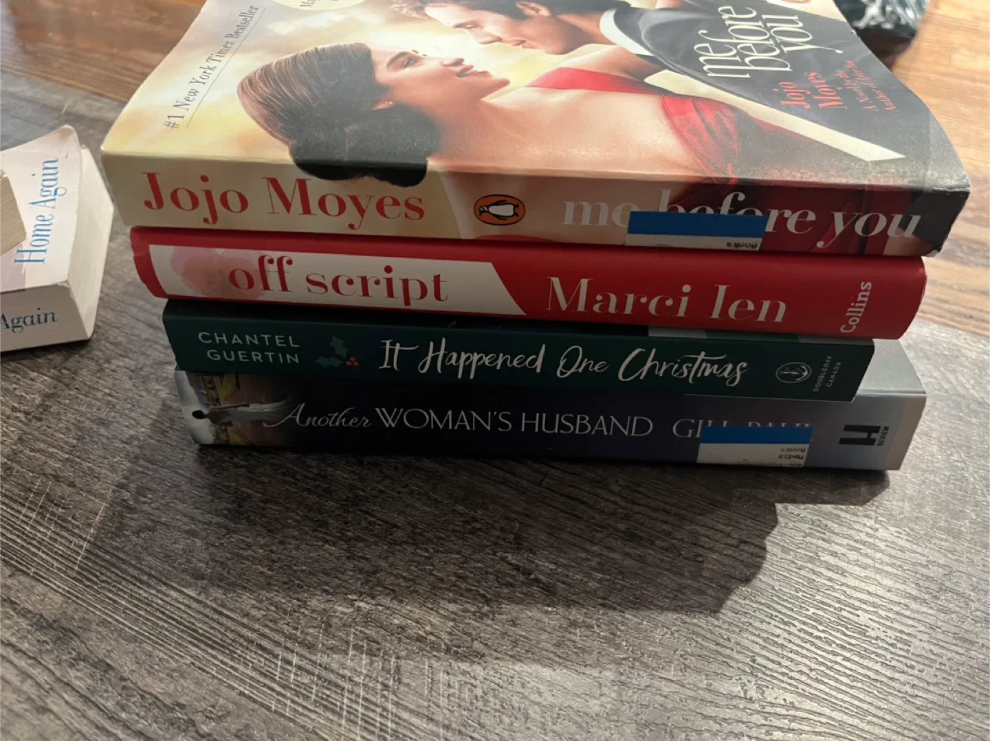 Mixed Lot of Paperback and hardcover Novels thumbnail