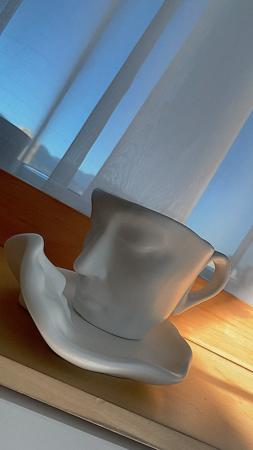Face Design Teacup and Saucer image indicator(2)