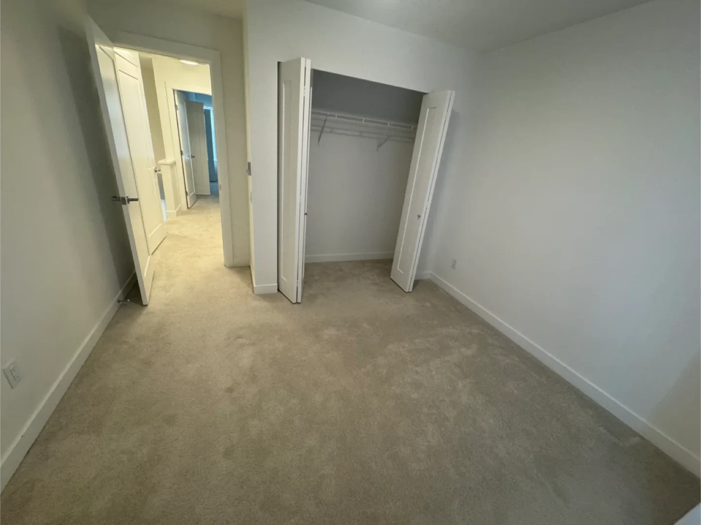 Room for rent image indicator(3)