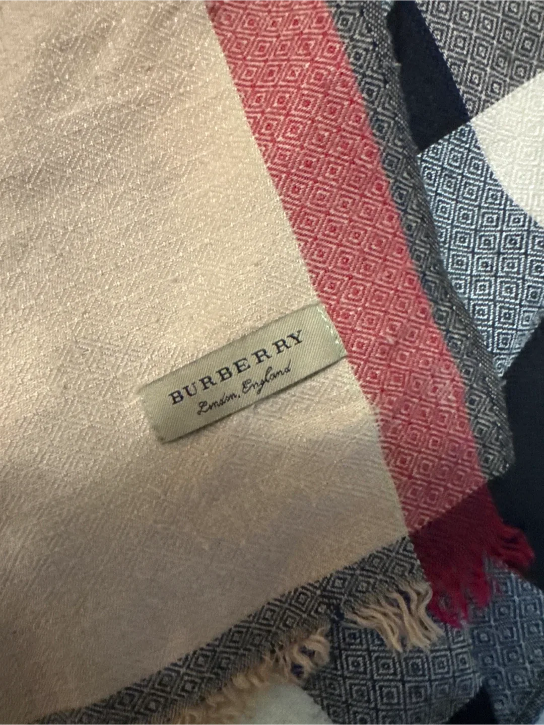 Burberry Scarf image indicator(2)
