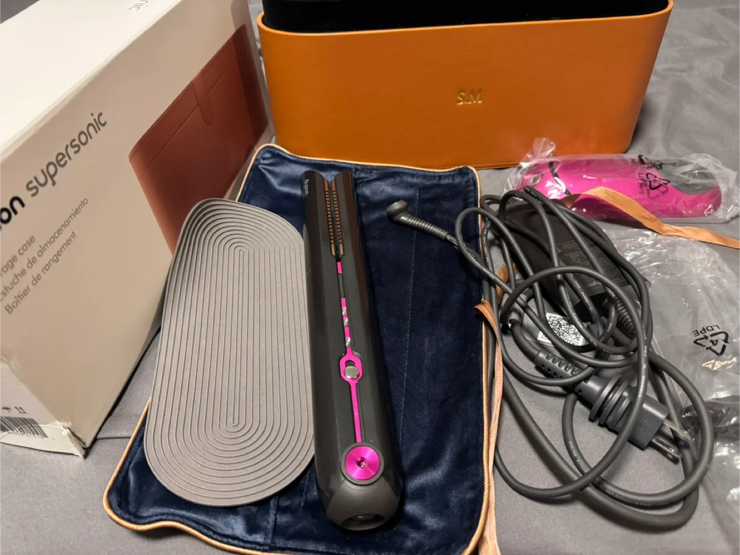 Dyson Supersonic Hair Straightener- Brand New image indicator(2)