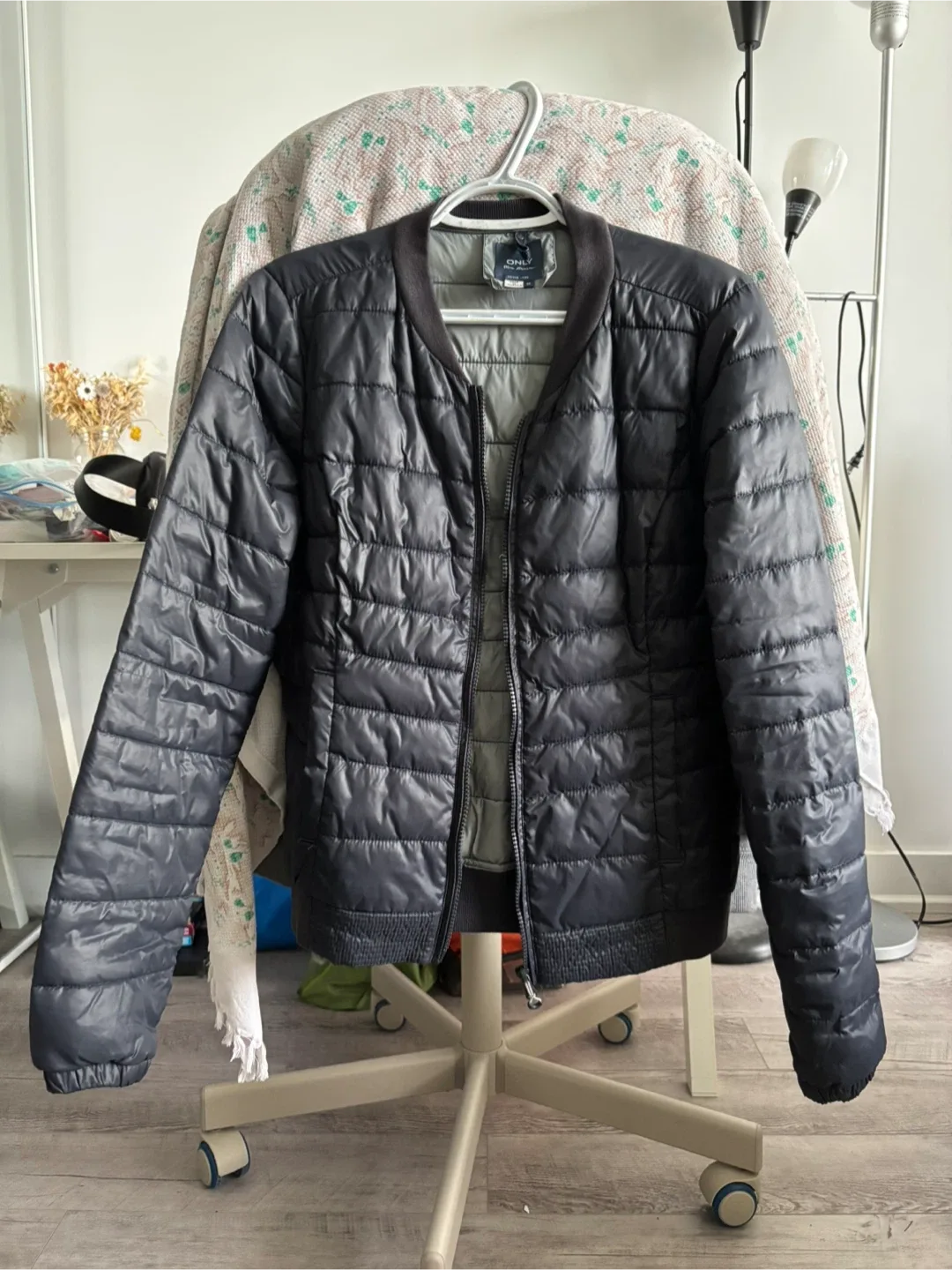 Navy blue Puffer Jacket - Size M thumbnail