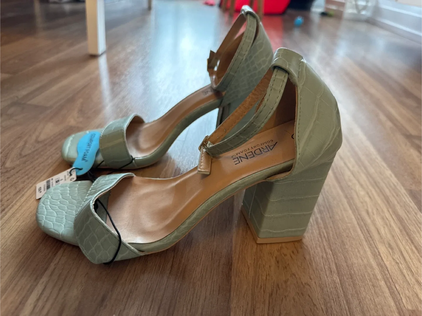 Ardene Heels, Size 8, Comfort Foam image indicator(2)