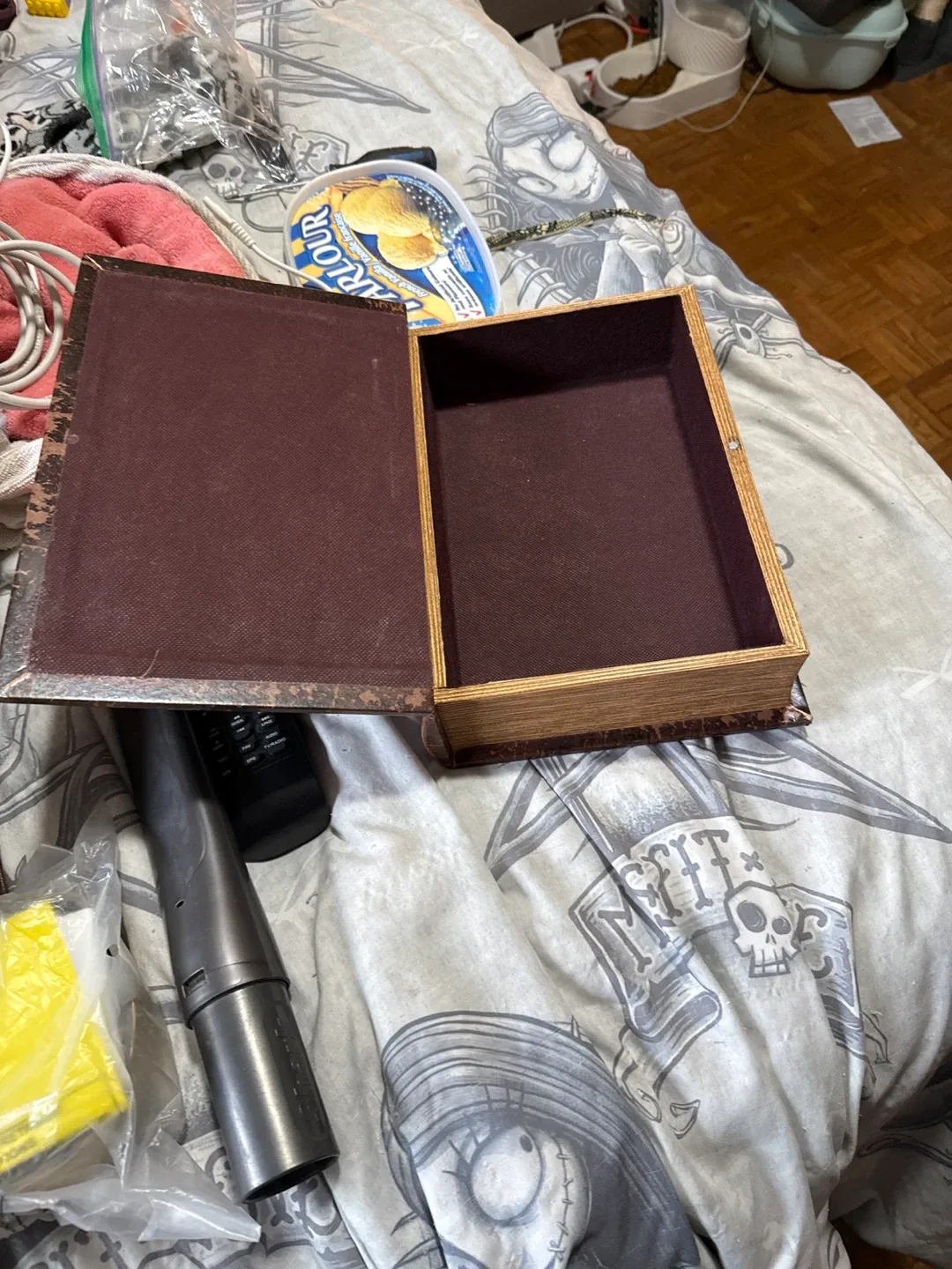 Vintage Book Box image indicator(4)