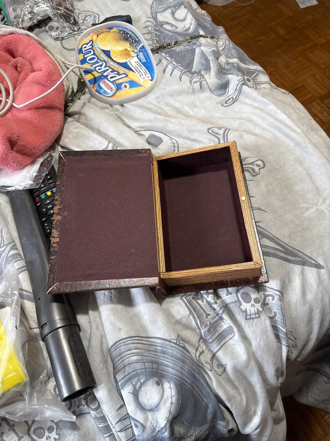 Vintage Book Box image indicator(6)