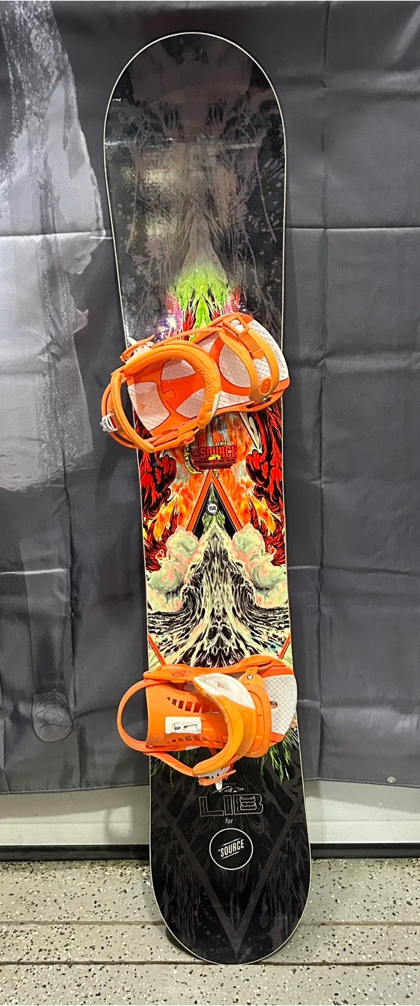 Lib Tech Snowboard w/ Bindings image indicator(3)