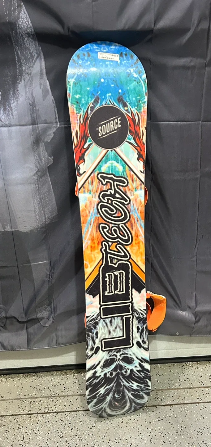 Lib Tech Snowboard w/ Bindings image indicator(4)
