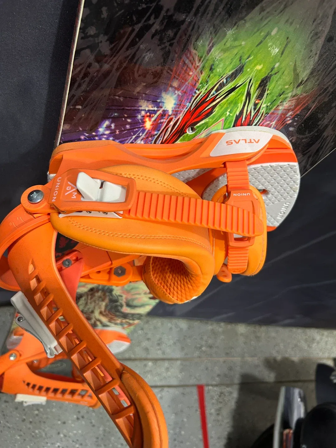 Lib Tech Snowboard w/ Bindings image indicator(5)