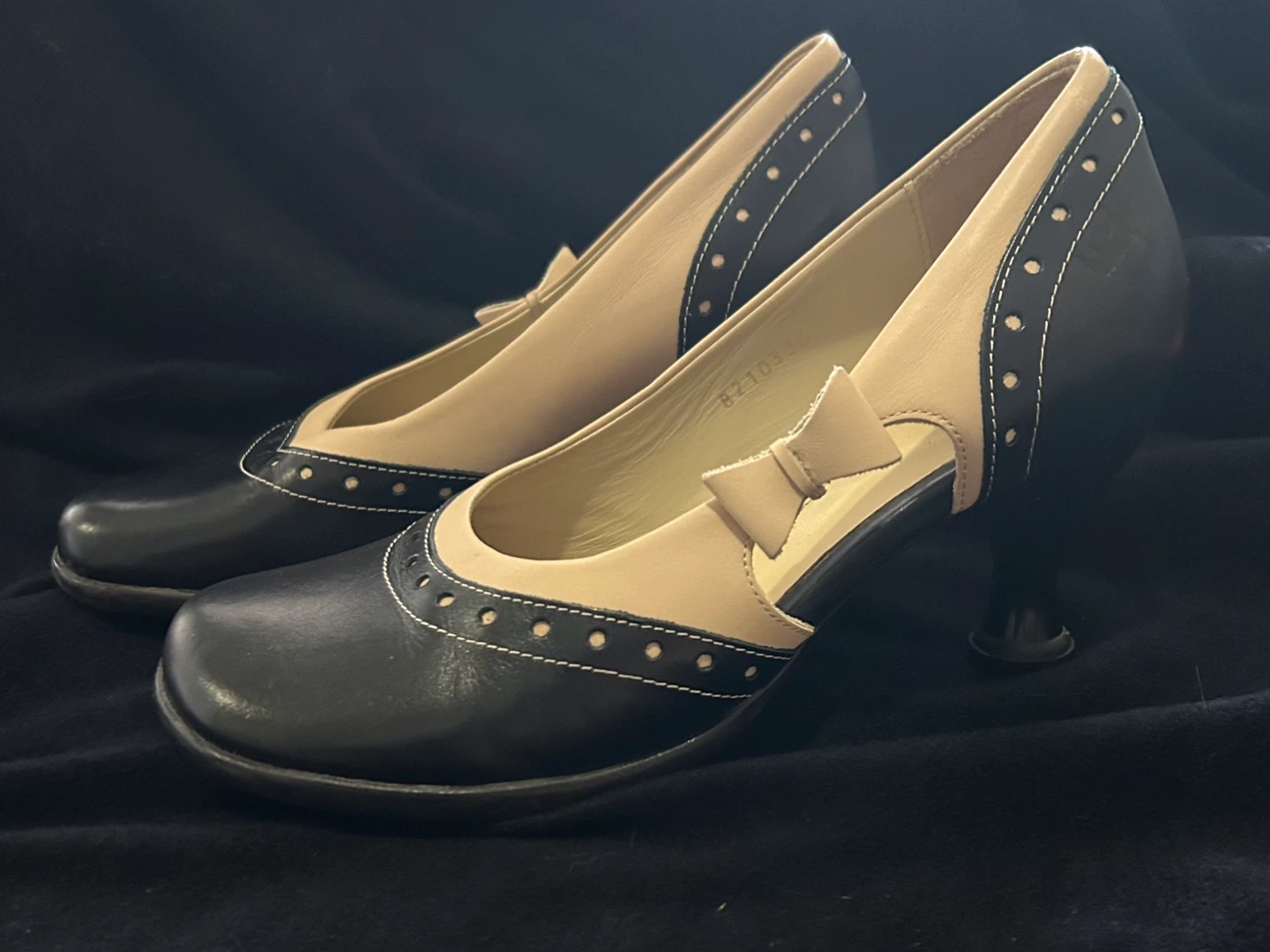 John Fluevog Tennessee Black & White Retro Heels Size 9.5 - photo 2