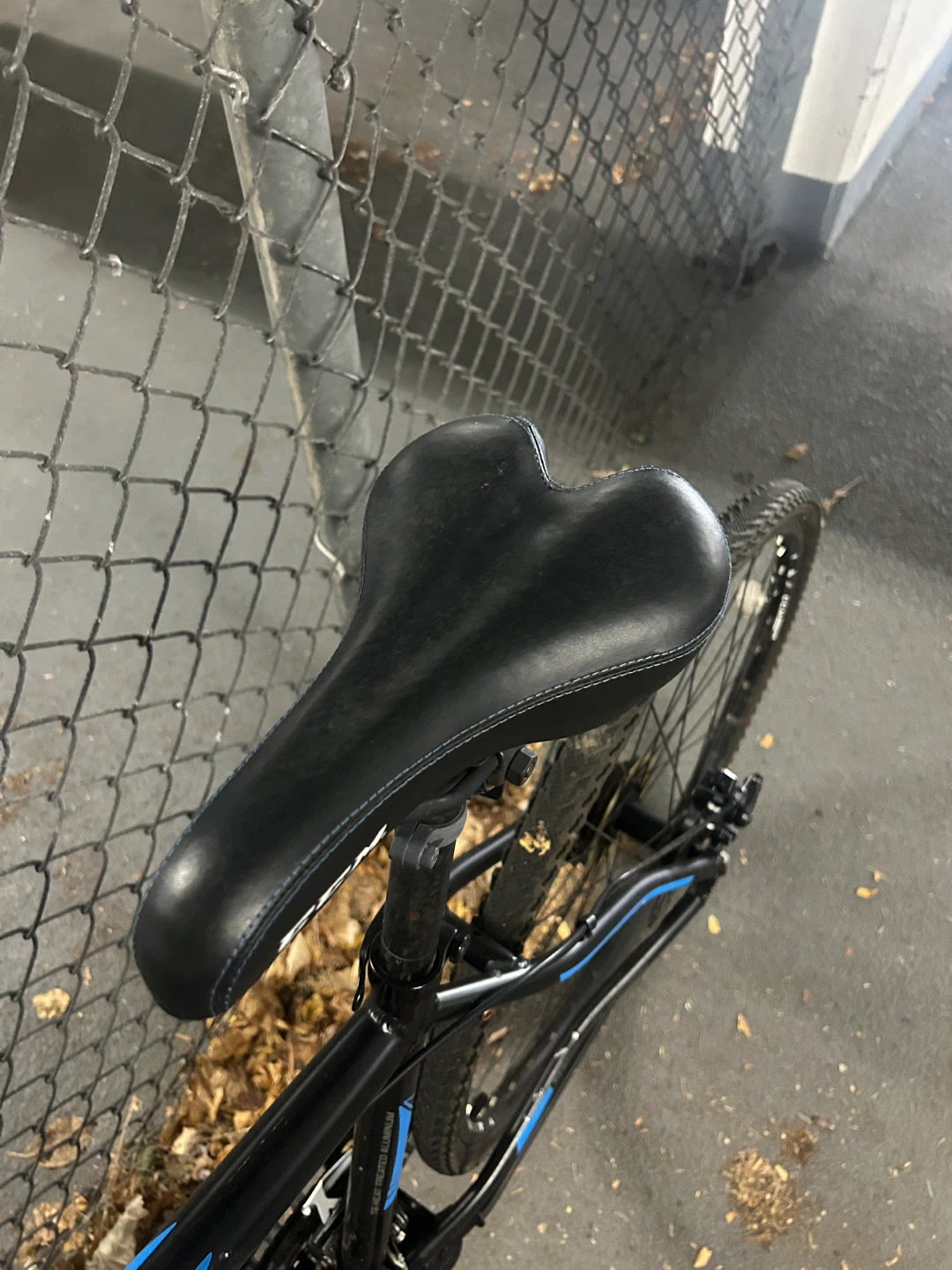 CCM Mountain Bike - Black & Blue - photo 2