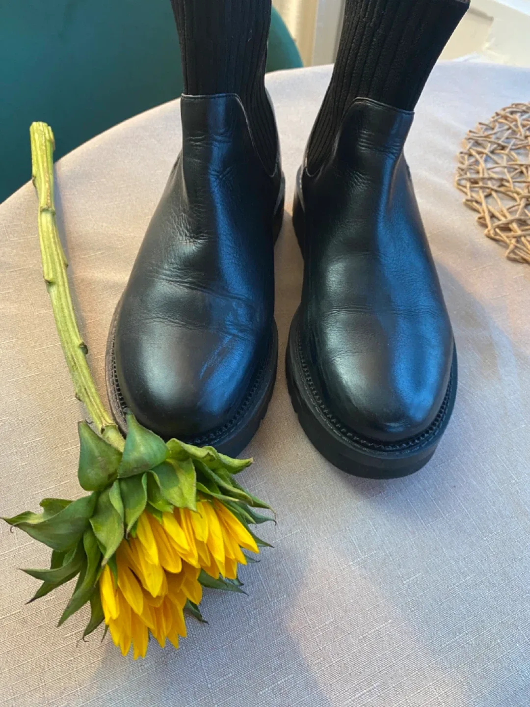 Blundstone Black Leather Chelsea Boots thumbnail